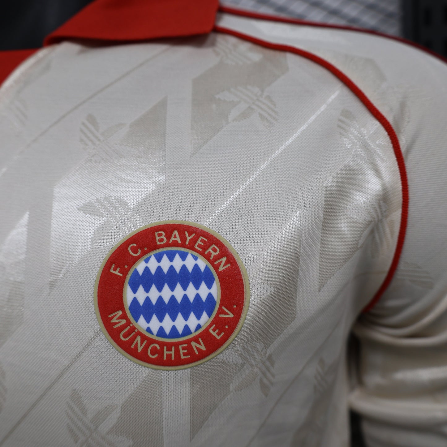 Long Sleeved  Beyern Munchen Retro Player