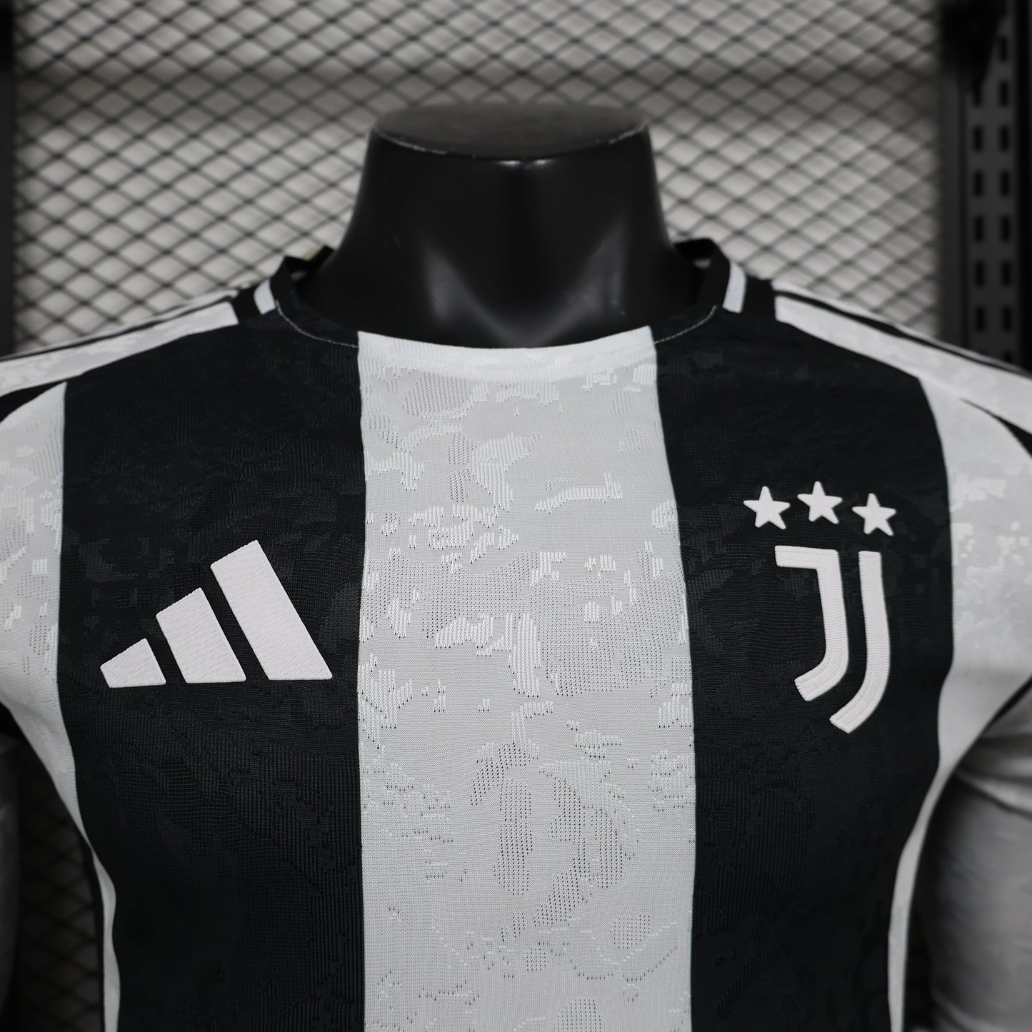 Juventus Home Kit 24/25 – Long Sleeved Player Version